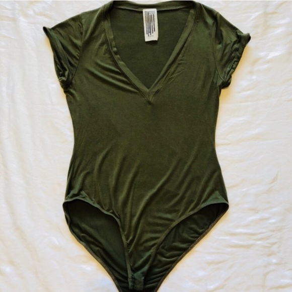 Free People Tops - Free People V-Neck body suit